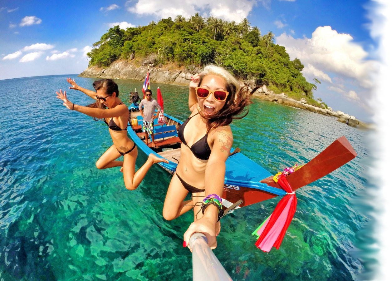 Photo: @bombtwinz on Instagram