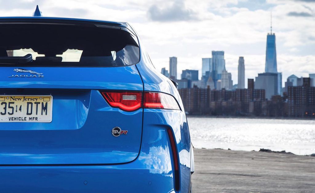 Jaguar F-PACE SVR