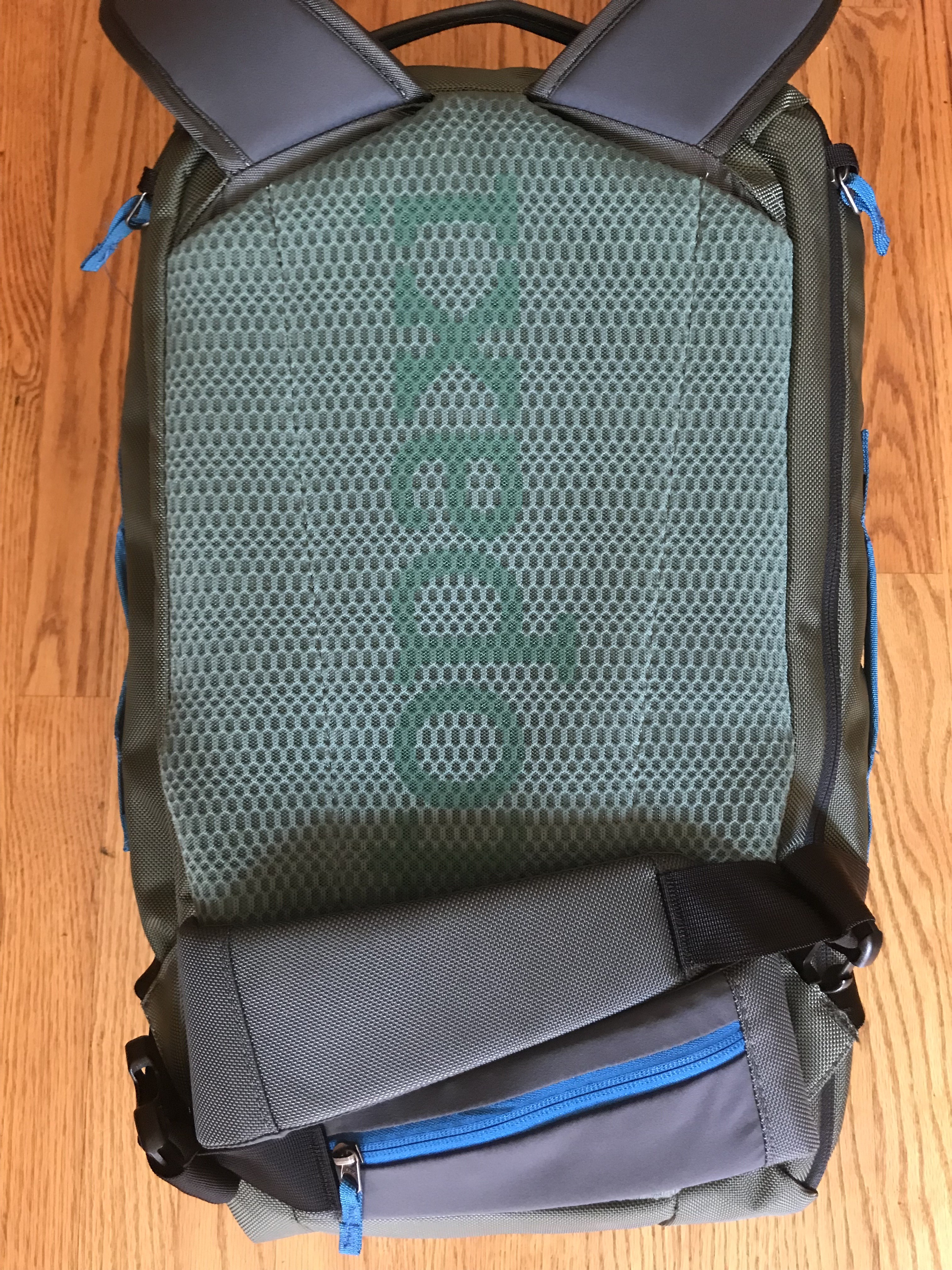 How to angle the Allpa 35L hip-belt straps when not needed.