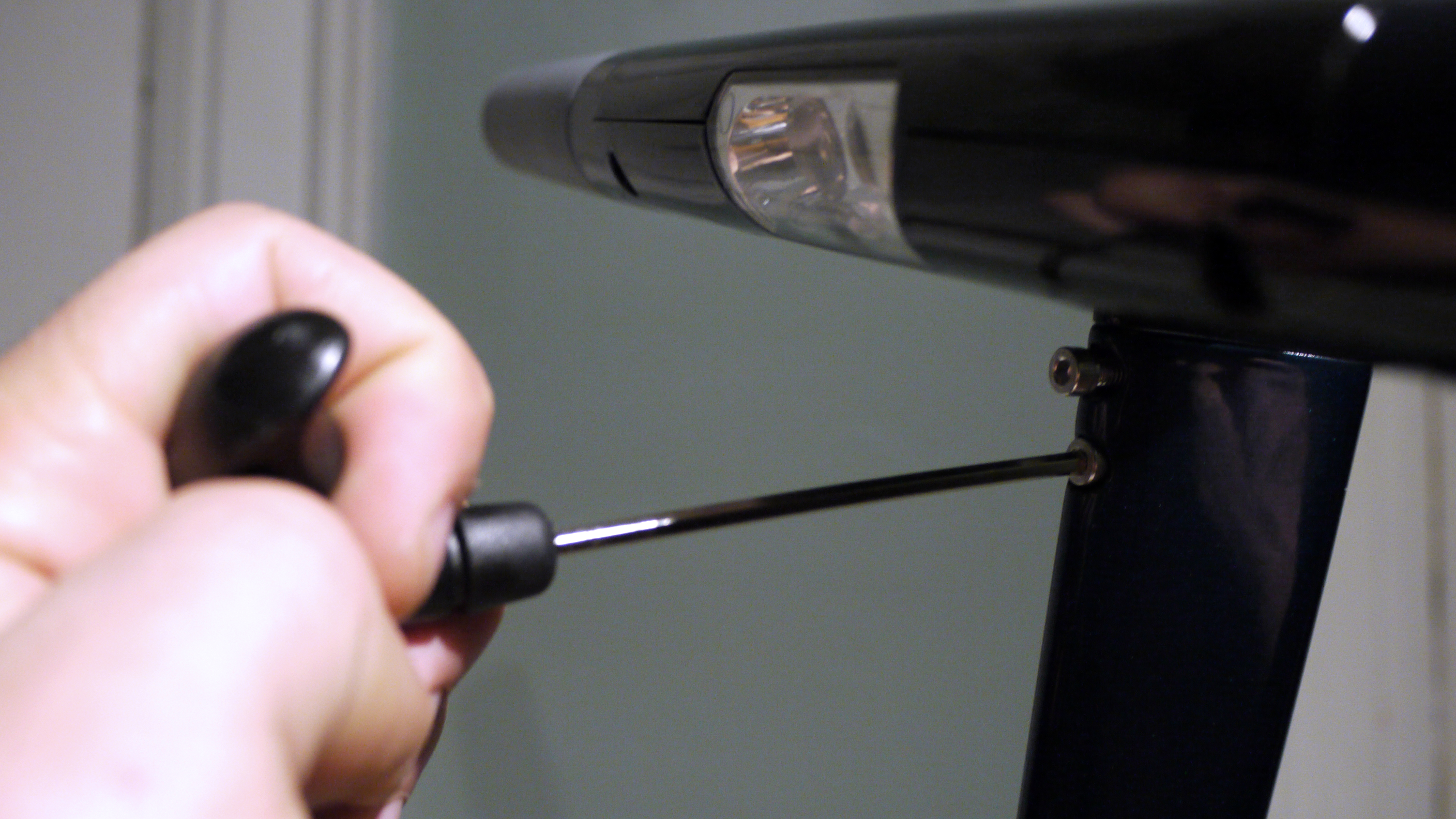 Unagi Model One_Some Assembly